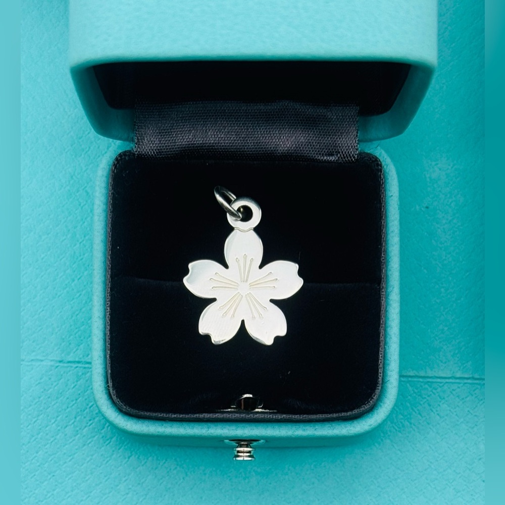 Tiffany & Co  "GO WOMEN" Marathon Japan 2015 Sakura Cherry Blossom Flower Charm